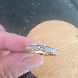 Anthropologie Gold Plated Flat Stone Pattern Ring size 6